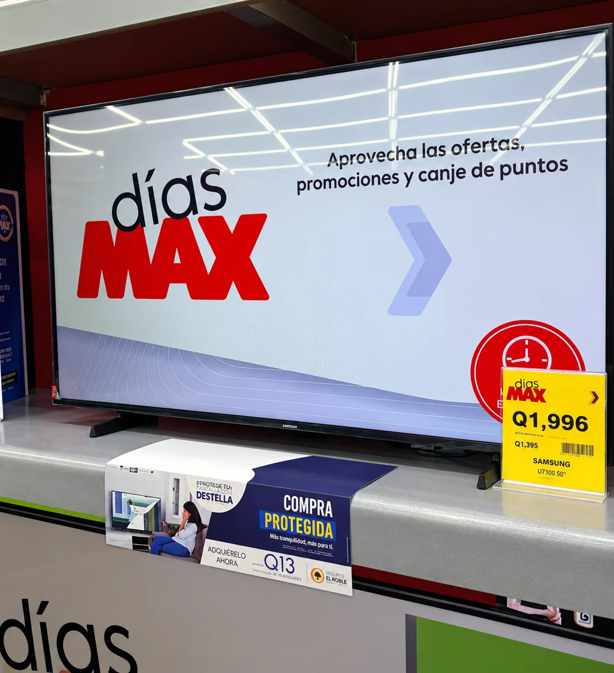 Cenefa promocional de Días MAX en una exhibición de televisores