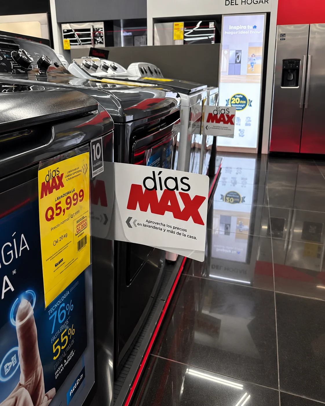 Stopper promocional de Días MAX en la exhibición de una tienda